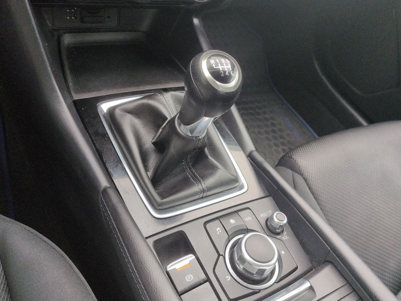 Thumbnail: 2017 Mazda Mazda3 - 32