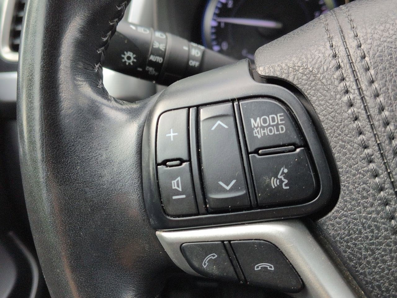 Thumbnail: 2018 Toyota Highlander - 25