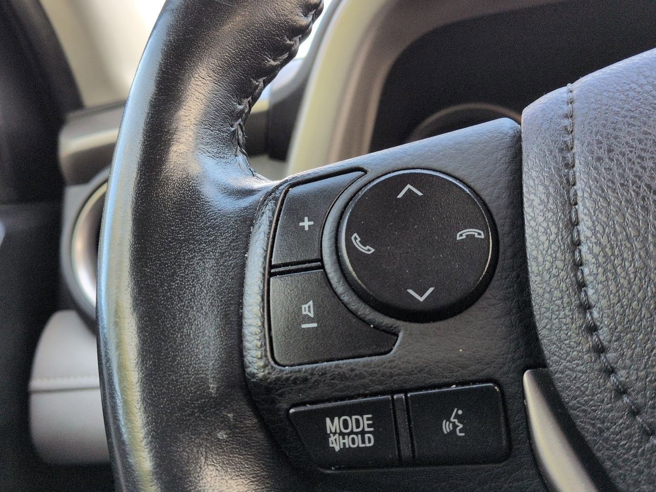 Thumbnail: 2018 Toyota RAV4 - 25