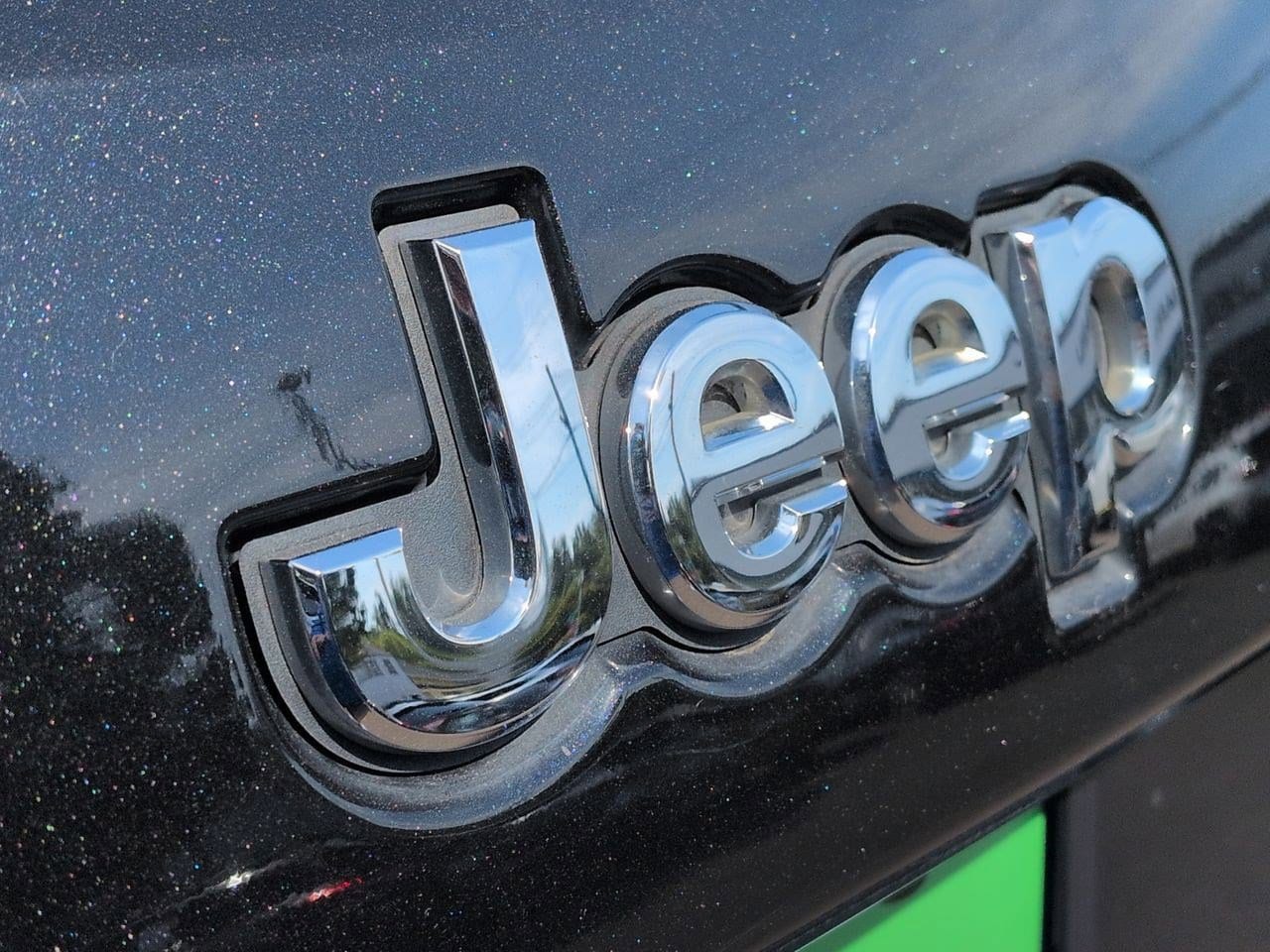 Thumbnail: 2014 Jeep Grand Cherokee - 19