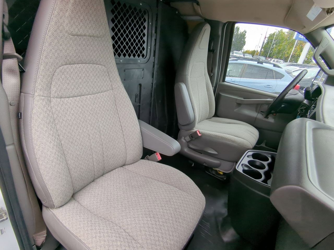 Thumbnail: 2020 GMC Savana - 26
