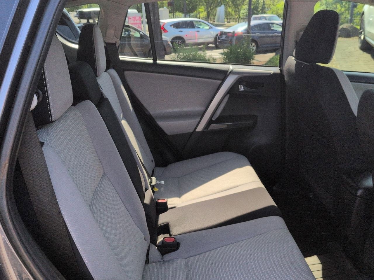 Thumbnail: 2018 Toyota RAV4 - 21