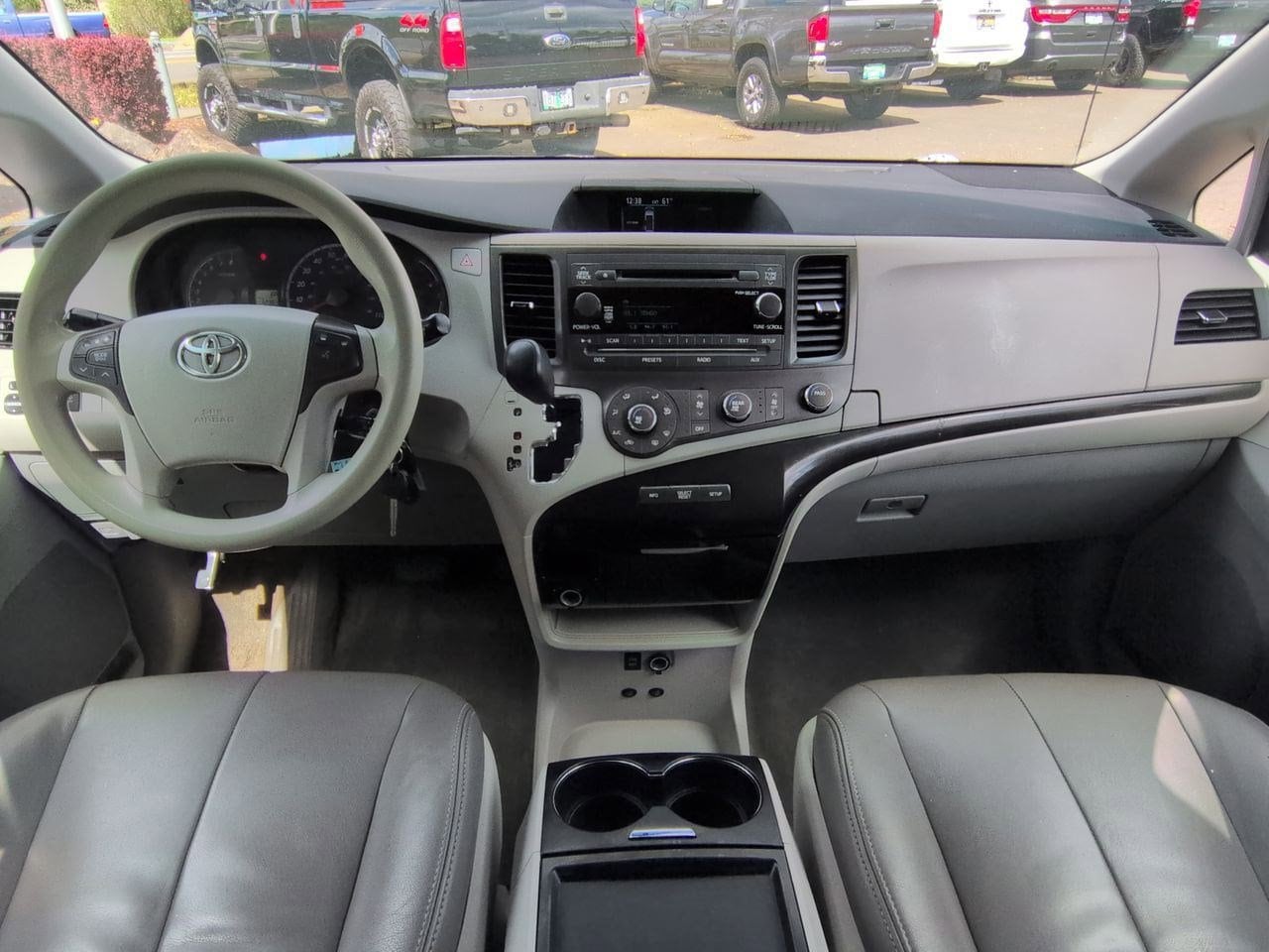 Thumbnail: 2011 Toyota Sienna - 14