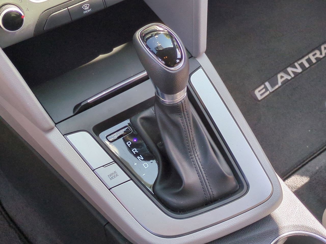 Thumbnail: 2017 Hyundai Elantra - 32