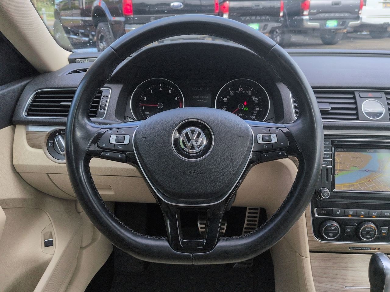 Thumbnail: 2017 Volkswagen Passat - 25