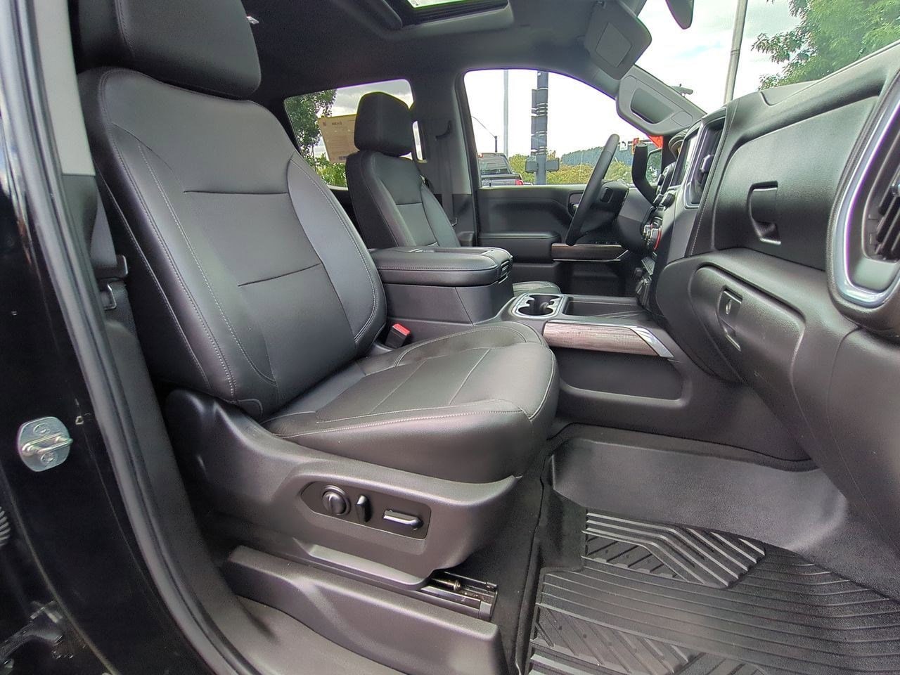 Thumbnail: 2020 Chevrolet Silverado 1500 - 32