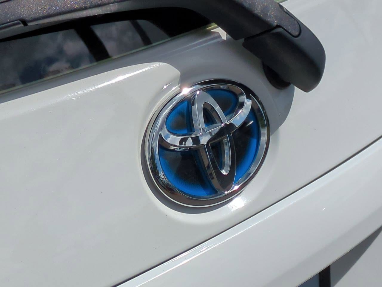 Thumbnail: 2016 Toyota Prius c - 11