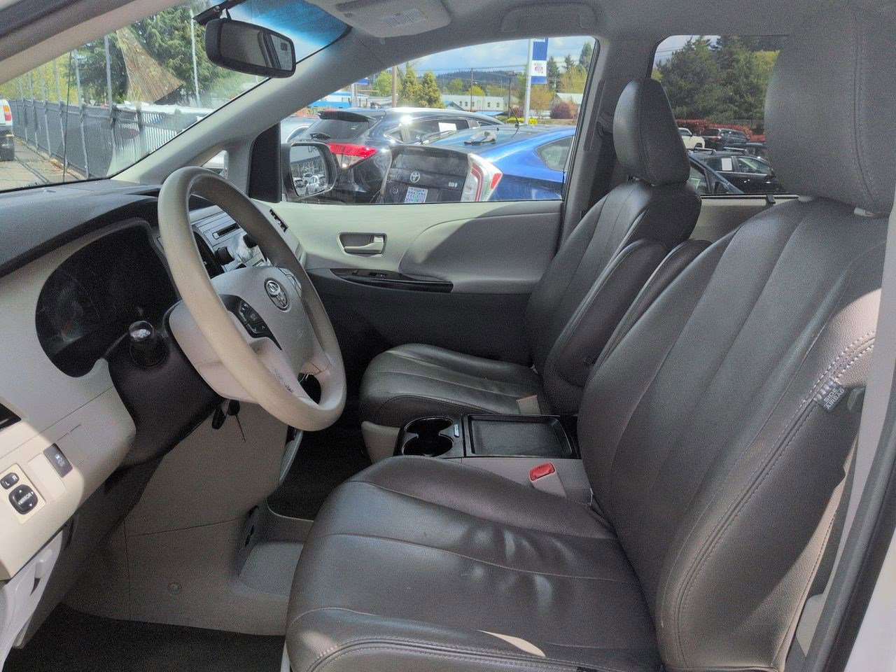 Thumbnail: 2011 Toyota Sienna - 15