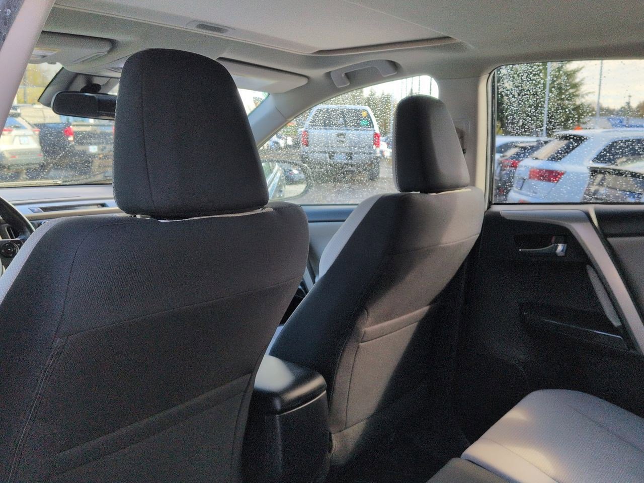 Thumbnail: 2018 Toyota RAV4 - 19