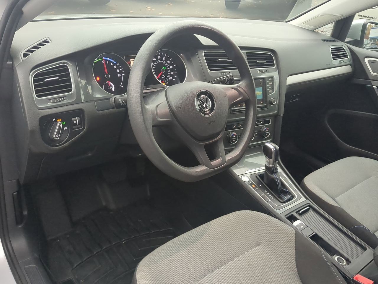 Thumbnail: 2016 Volkswagen e-Golf - 10