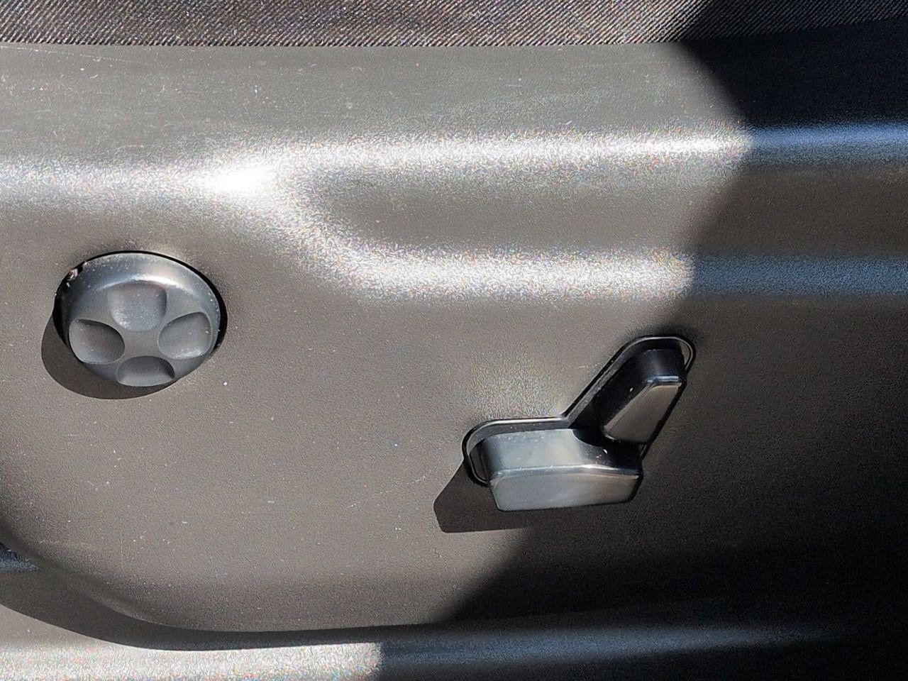 Thumbnail: 2020 Jeep Grand Cherokee - 18