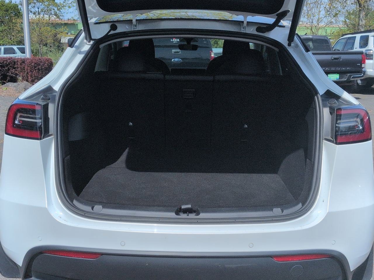 Thumbnail: 2022 Tesla Model Y - 32