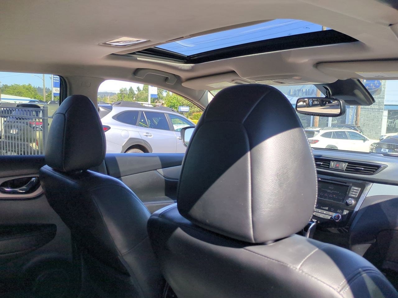 Thumbnail: 2020 Nissan Rogue Sport - 22