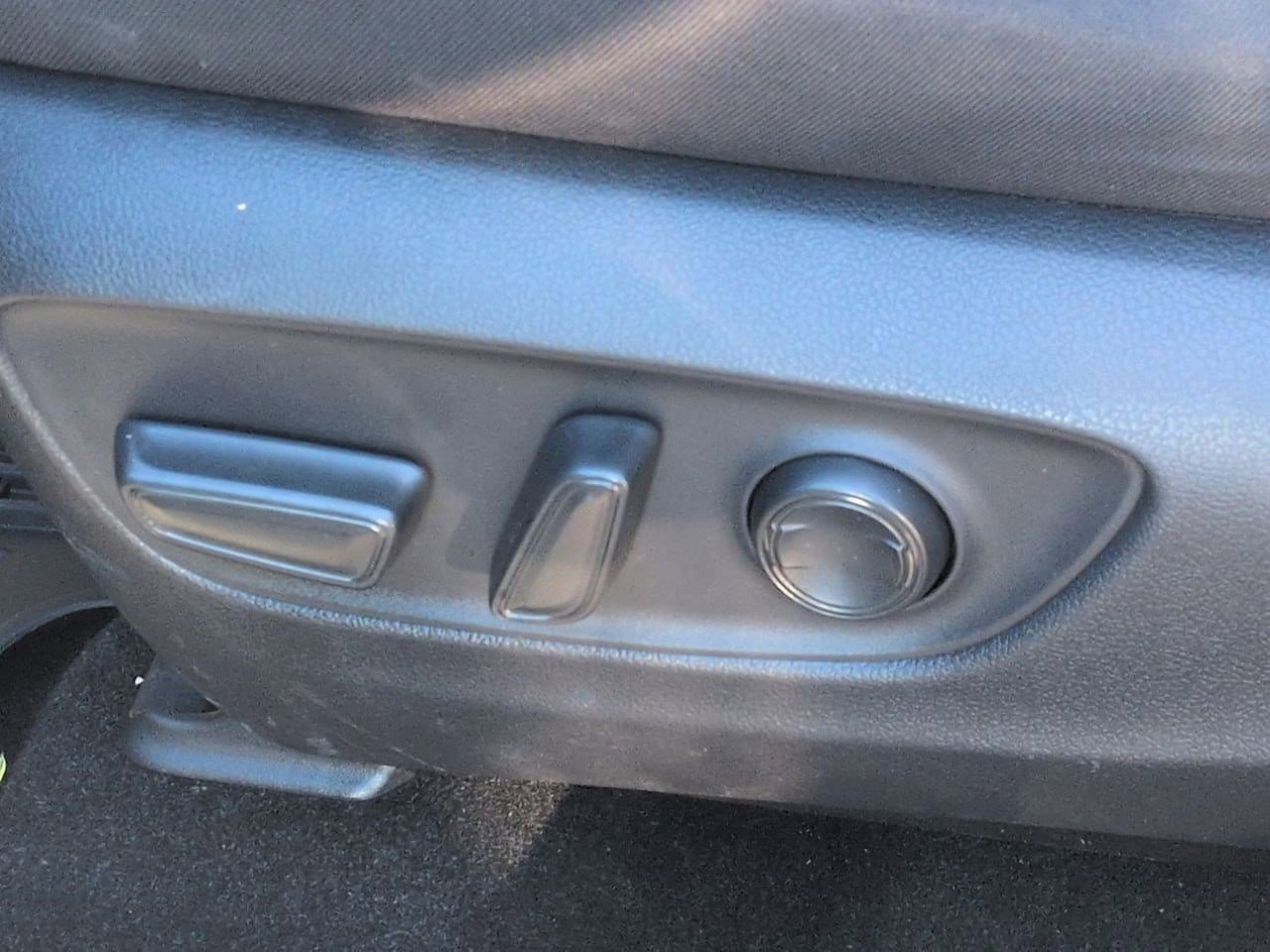 Thumbnail: 2022 Toyota RAV4 - 17