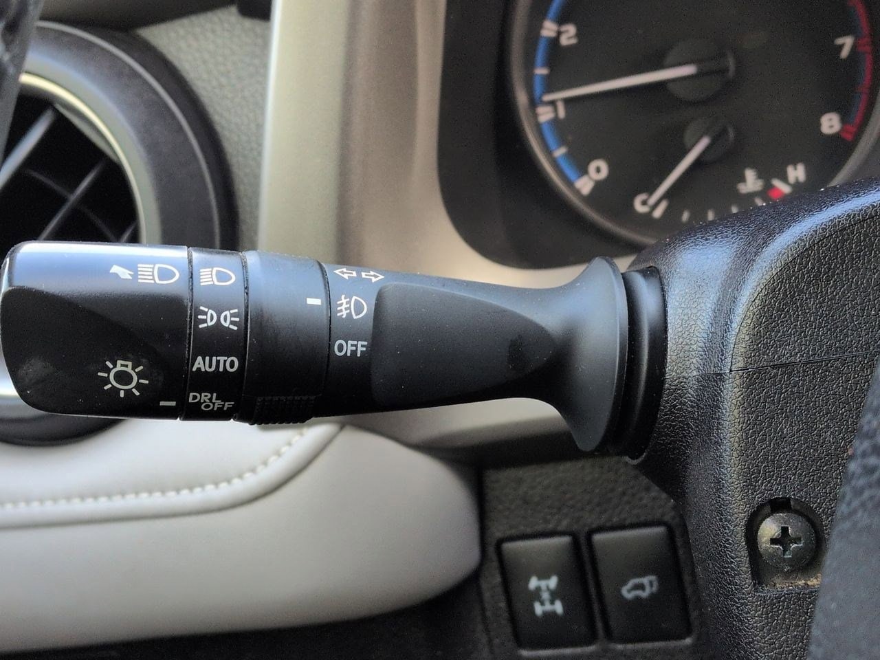 Thumbnail: 2018 Toyota RAV4 - 28