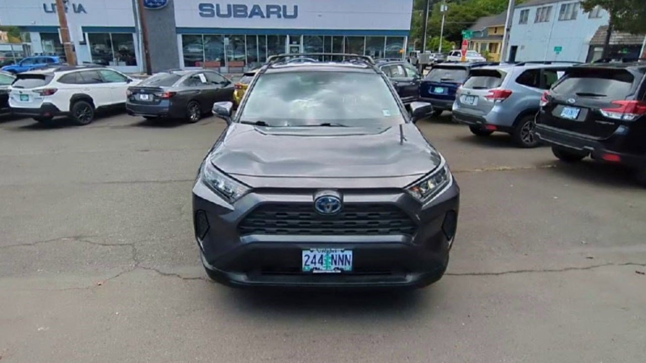 2022 Toyota RAV4 Hybrid LE photo 3