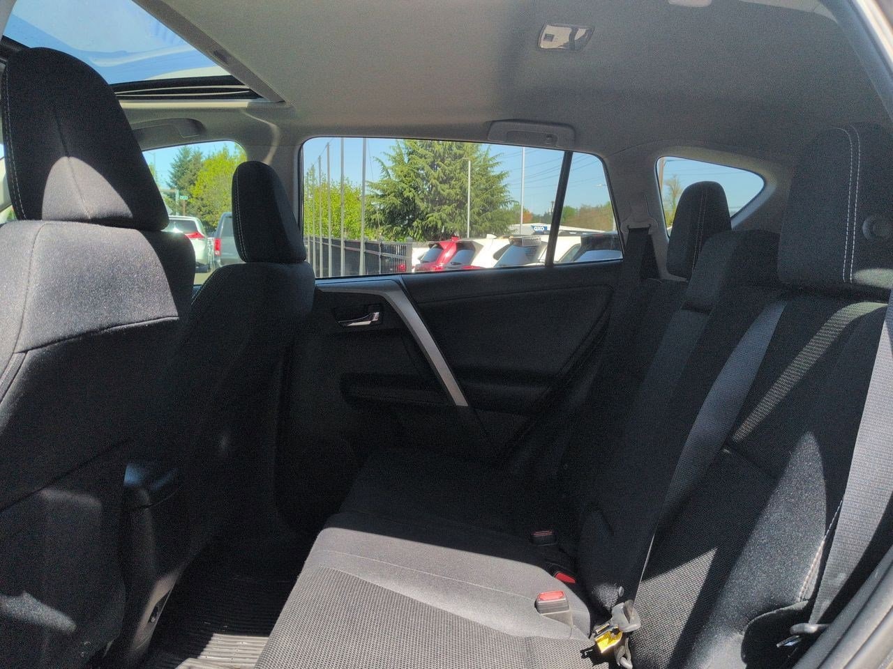 Thumbnail: 2017 Toyota RAV4 - 18