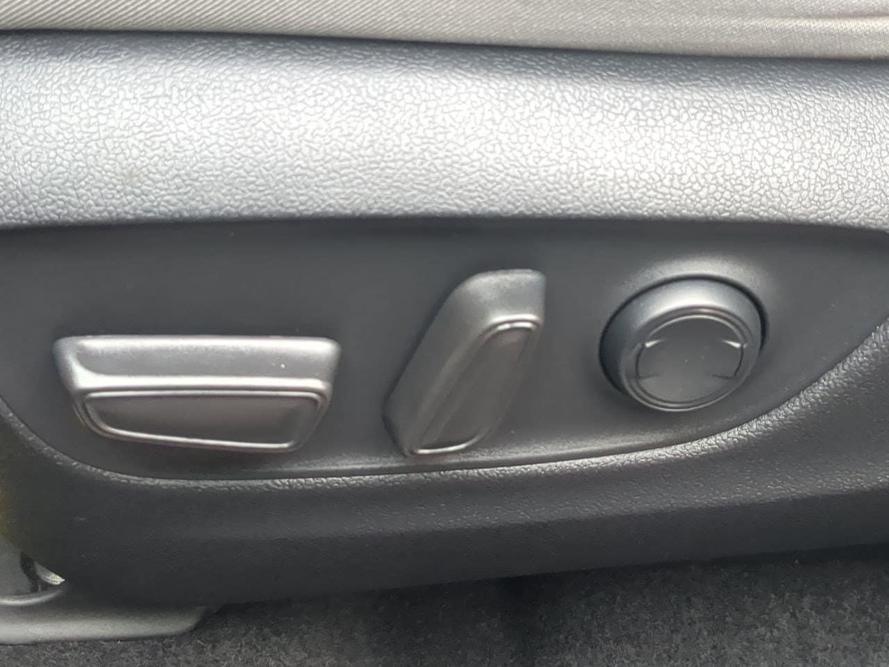 Thumbnail: 2022 Toyota RAV4 - 17