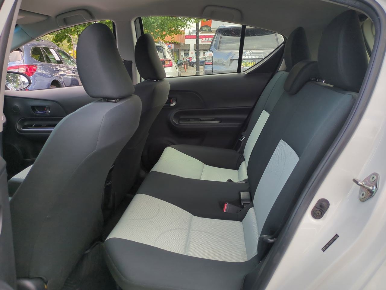 Thumbnail: 2016 Toyota Prius c - 19