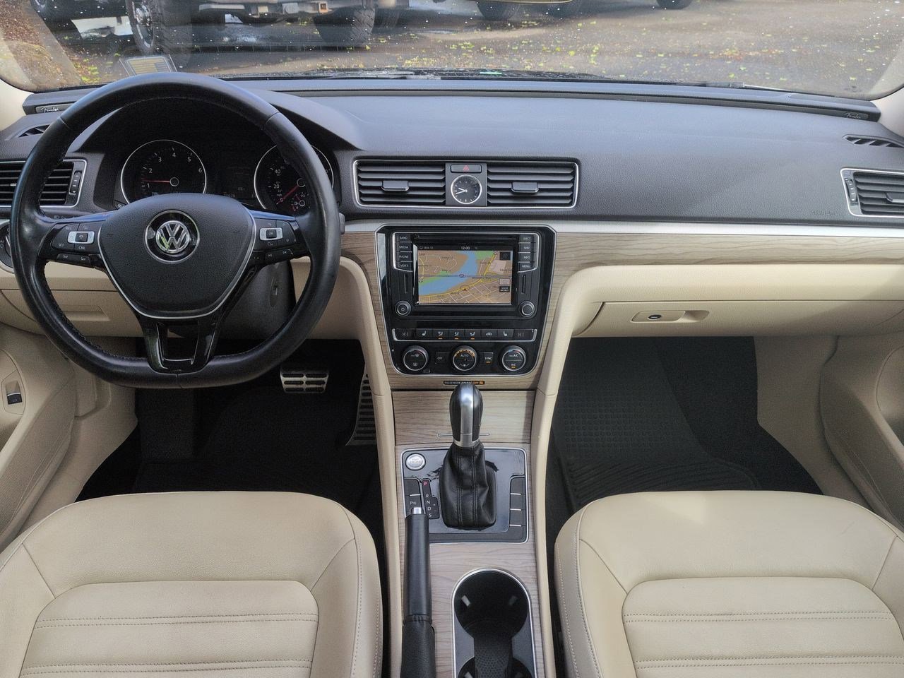 Thumbnail: 2017 Volkswagen Passat - 16