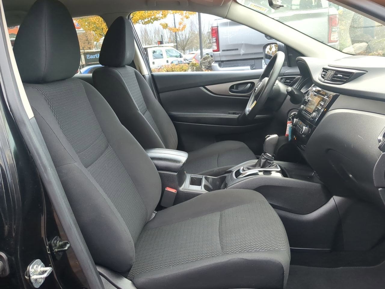 Thumbnail: 2018 Nissan Rogue Sport - 20