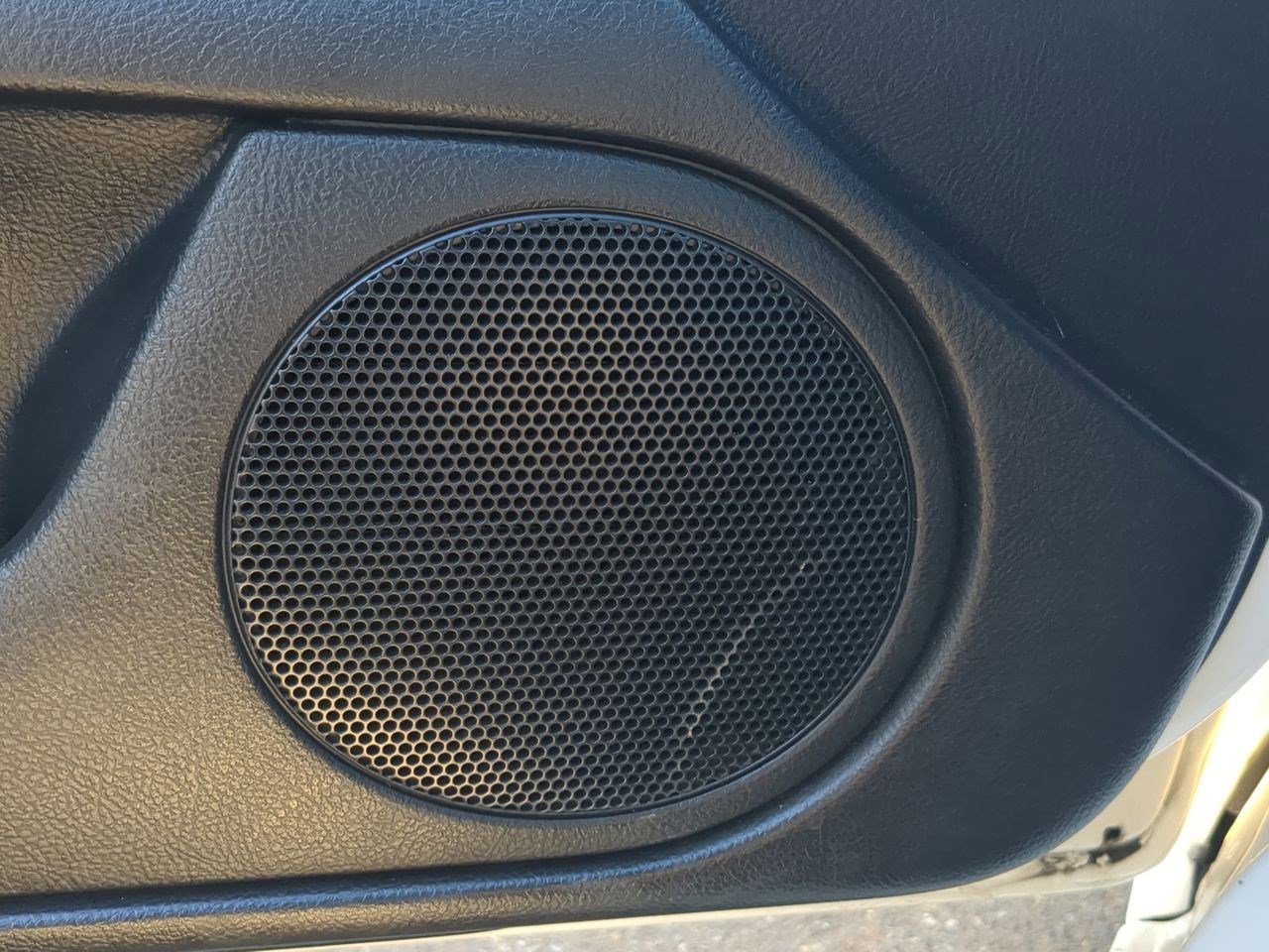 Thumbnail: 2001 Toyota MR2 Spyder - 21