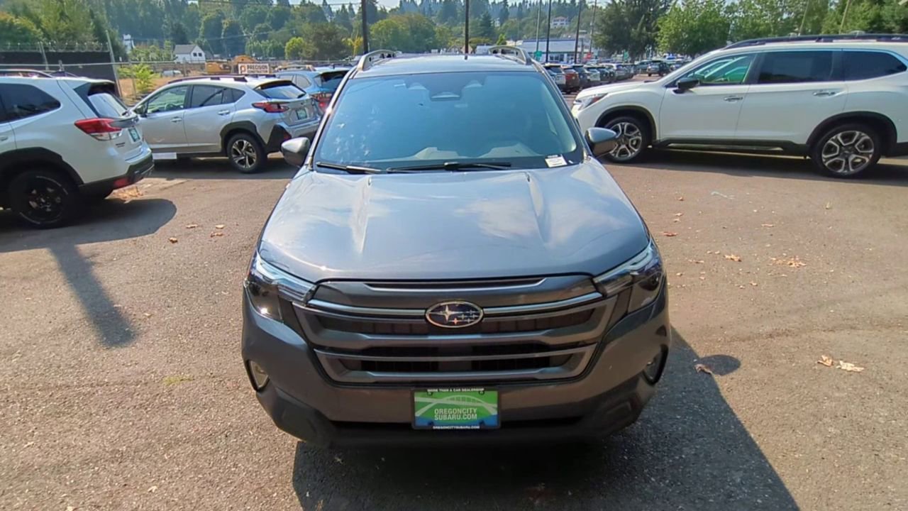 2025 Subaru Forester Premium photo 3