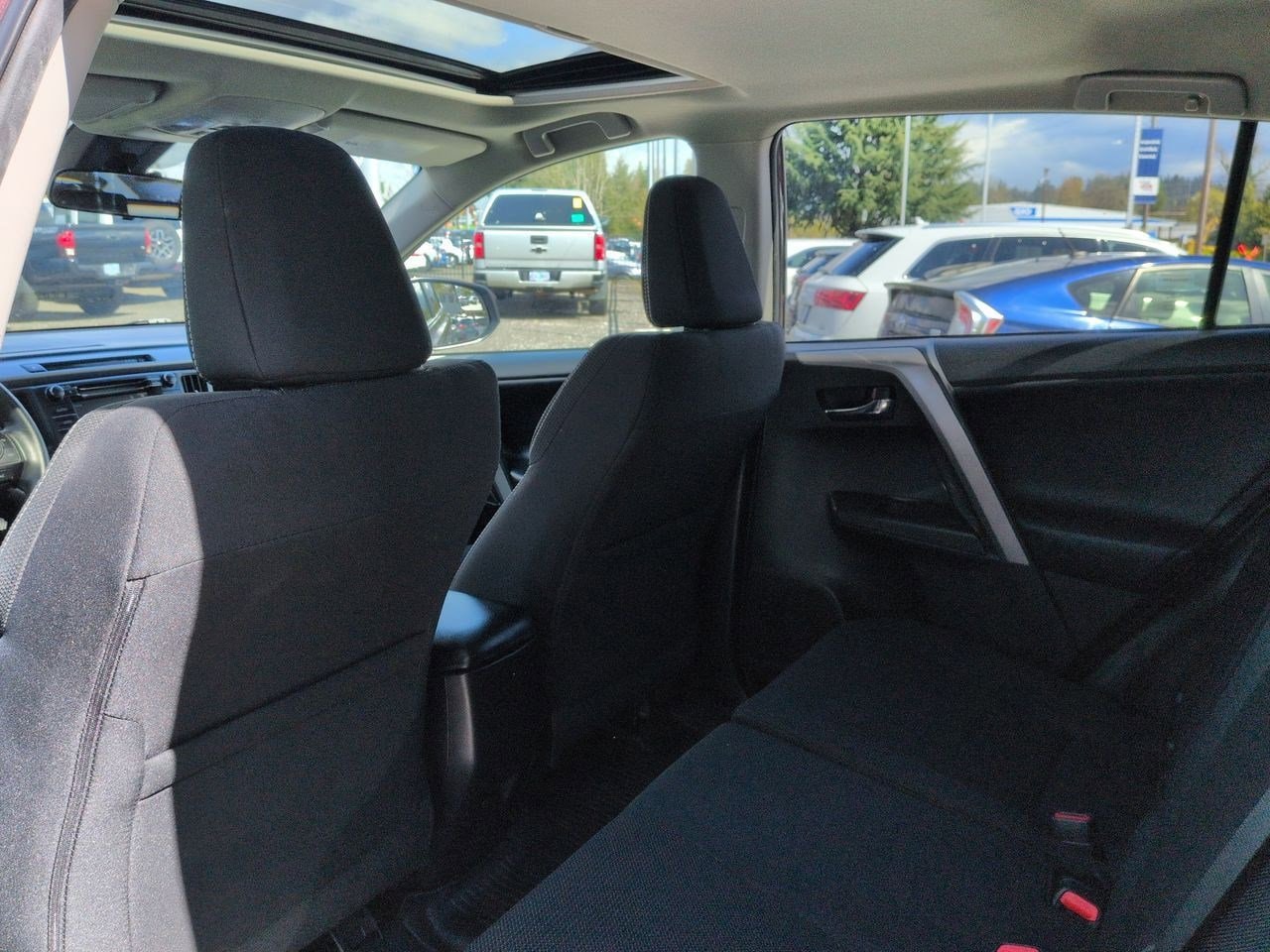 Thumbnail: 2017 Toyota RAV4 - 18