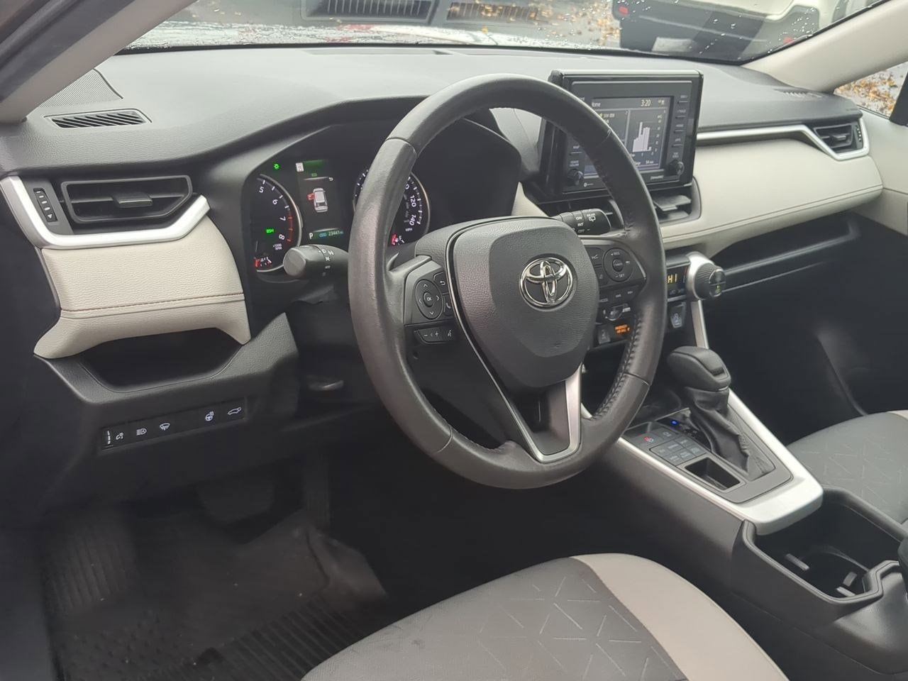 Thumbnail: 2022 Toyota RAV4 - 10