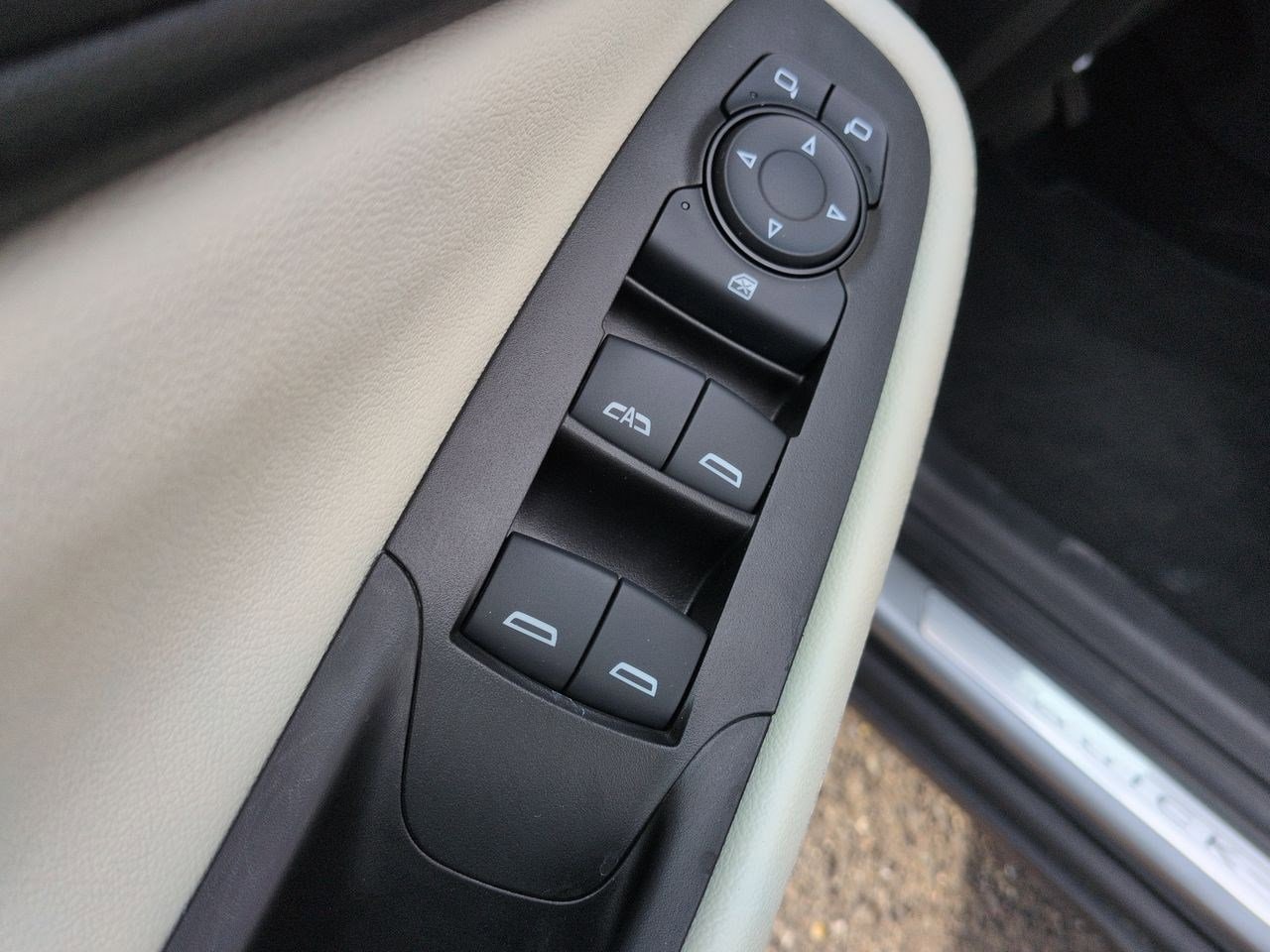 Thumbnail: 2023 Buick Encore GX - 25
