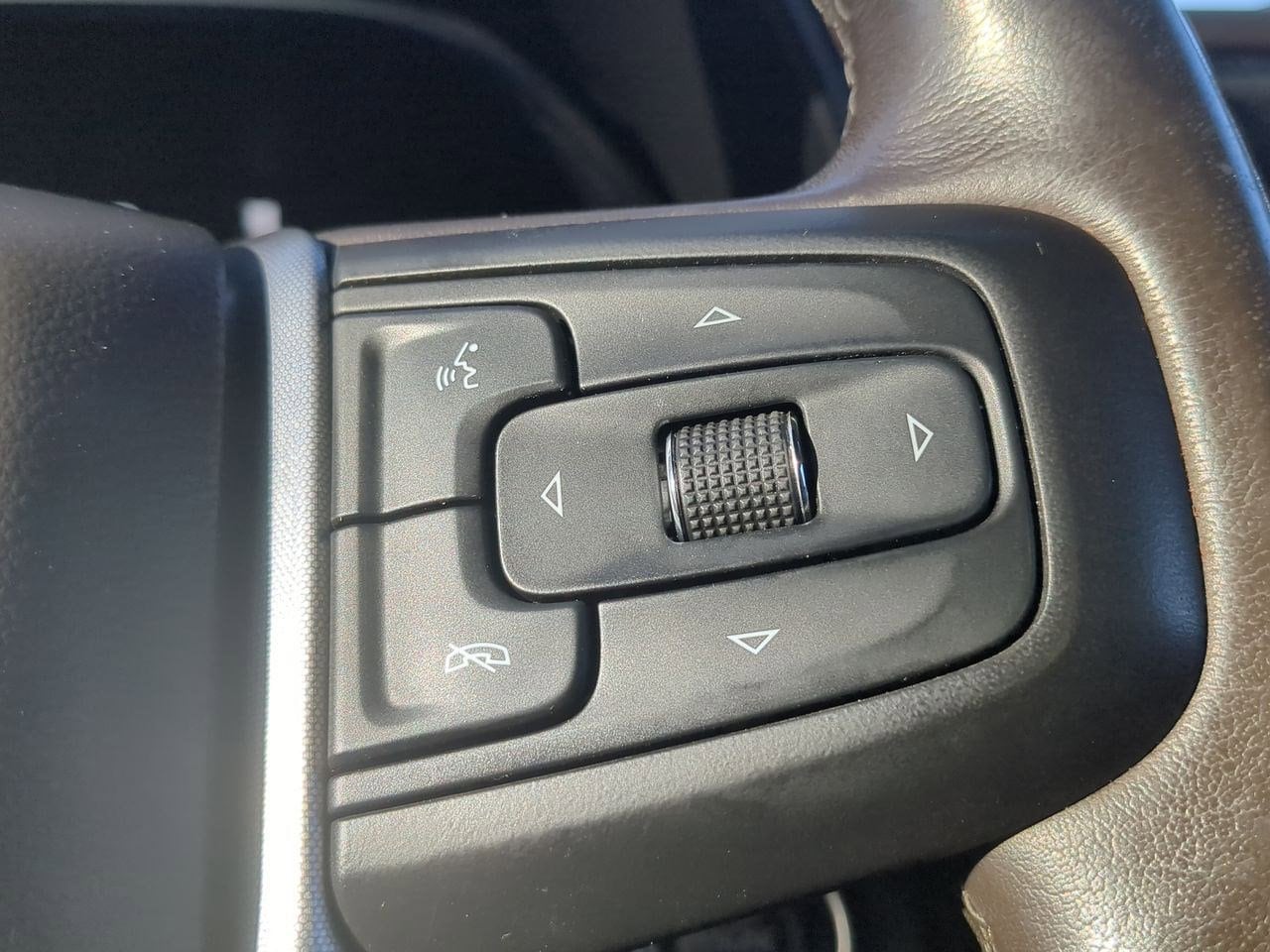 Thumbnail: 2023 GMC Yukon XL - 25