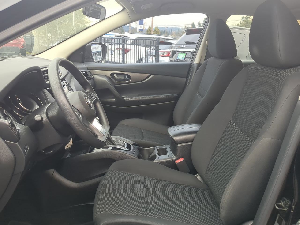 Thumbnail: 2018 Nissan Rogue Sport - 16