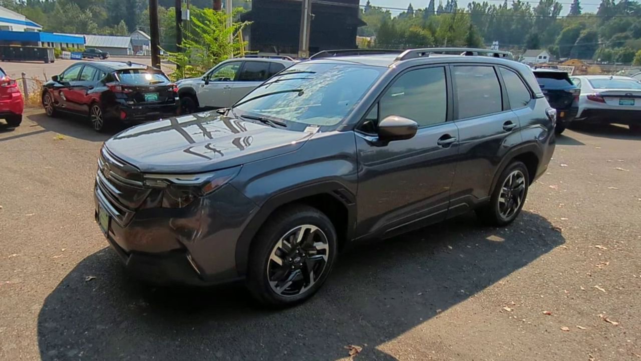 2025 Subaru Forester Premium photo 4