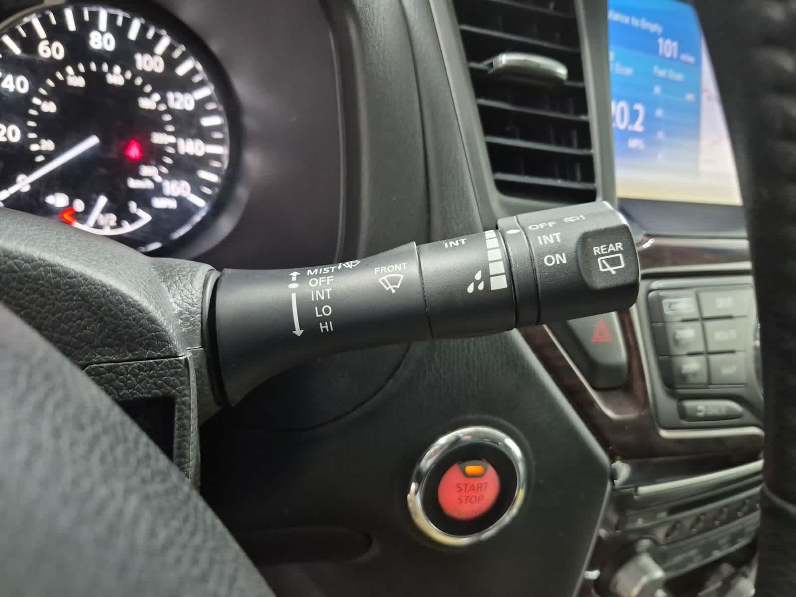 Thumbnail: 2015 Nissan Pathfinder - 32