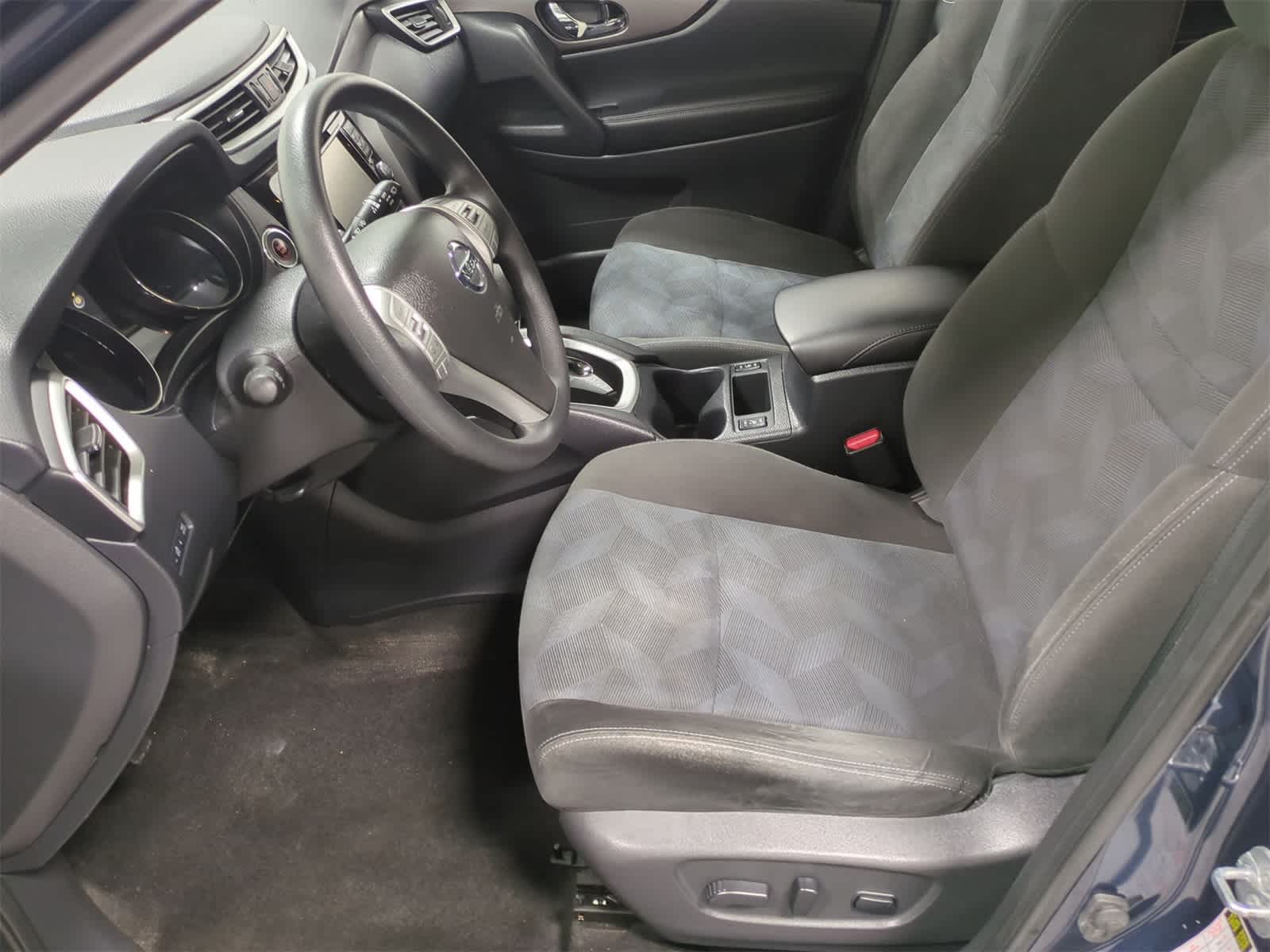 Thumbnail: 2016 Nissan Rogue - 17