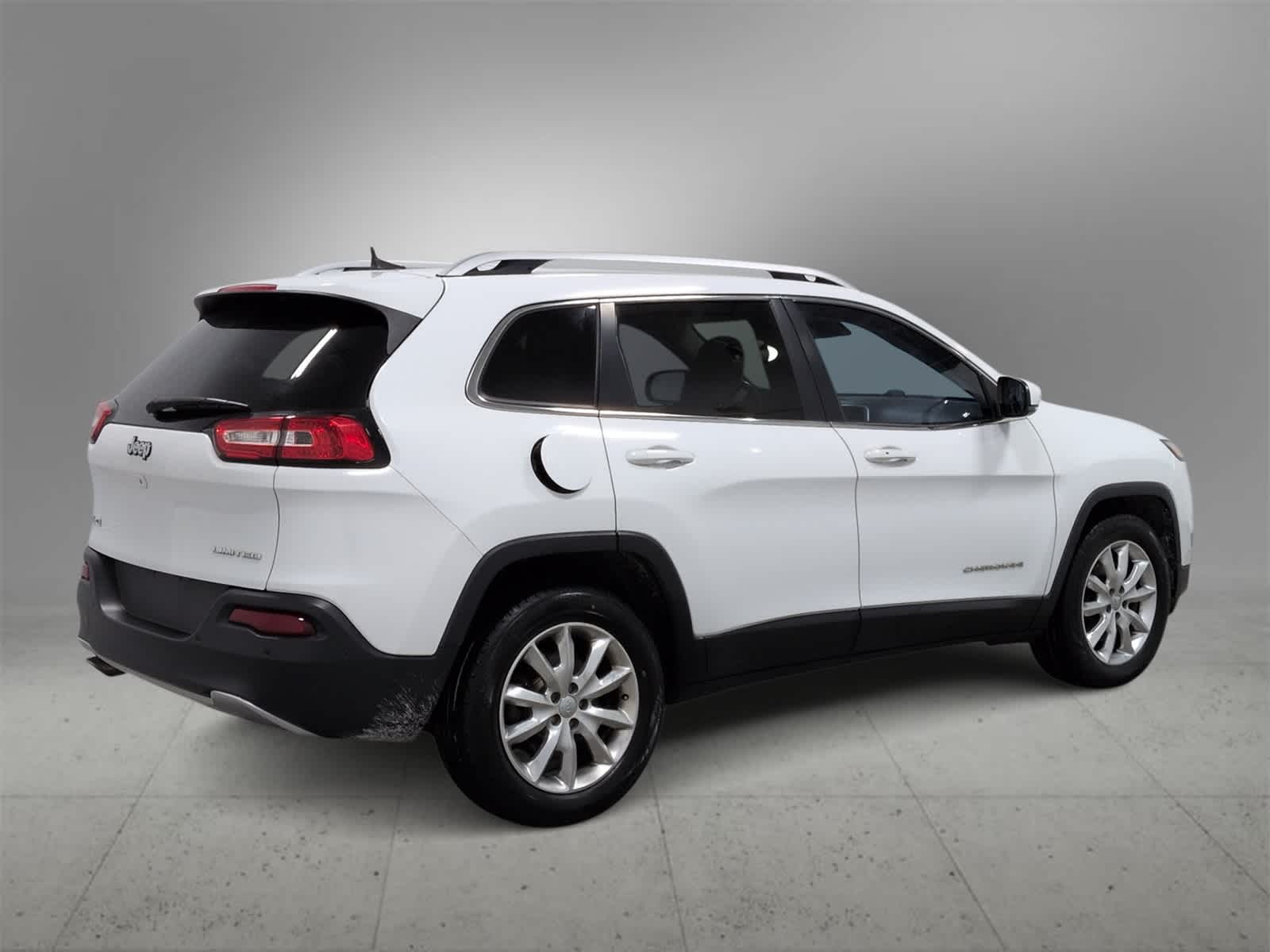 Thumbnail: 2016 Jeep Cherokee - 8