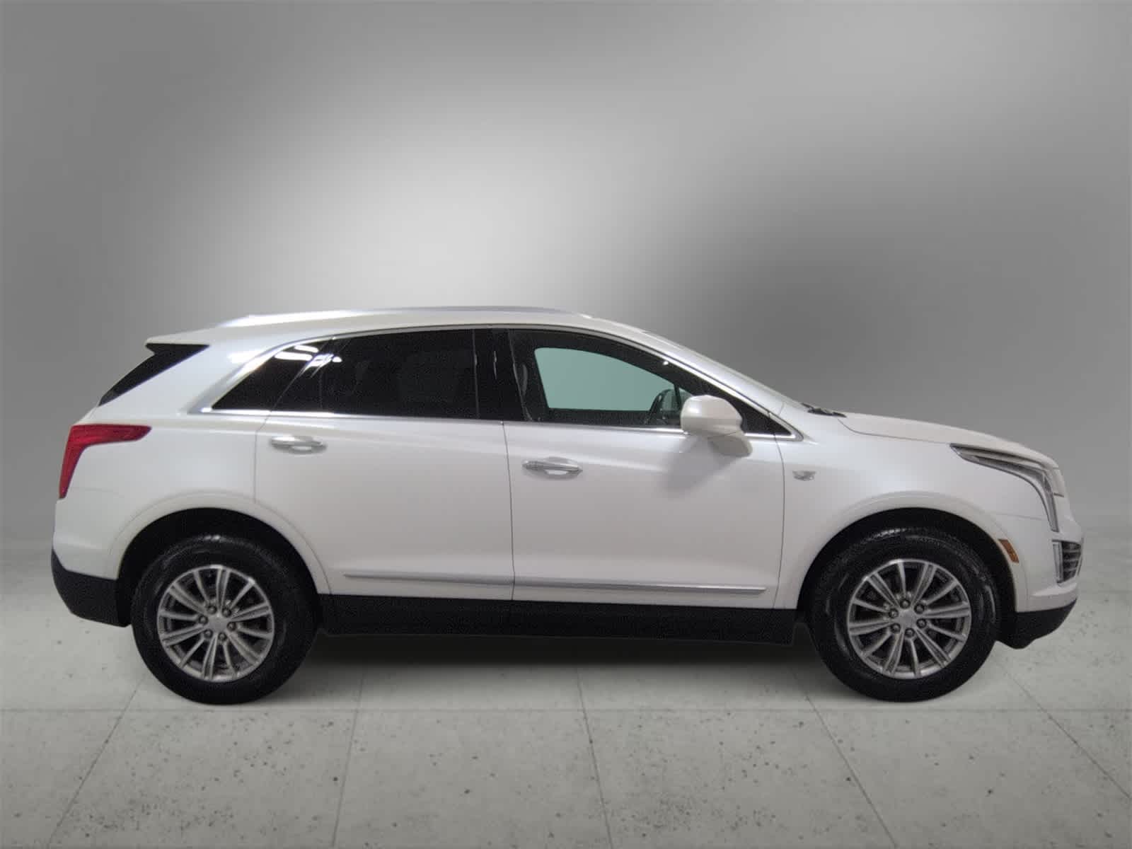 Thumbnail: 2017 Cadillac XT5 - 5