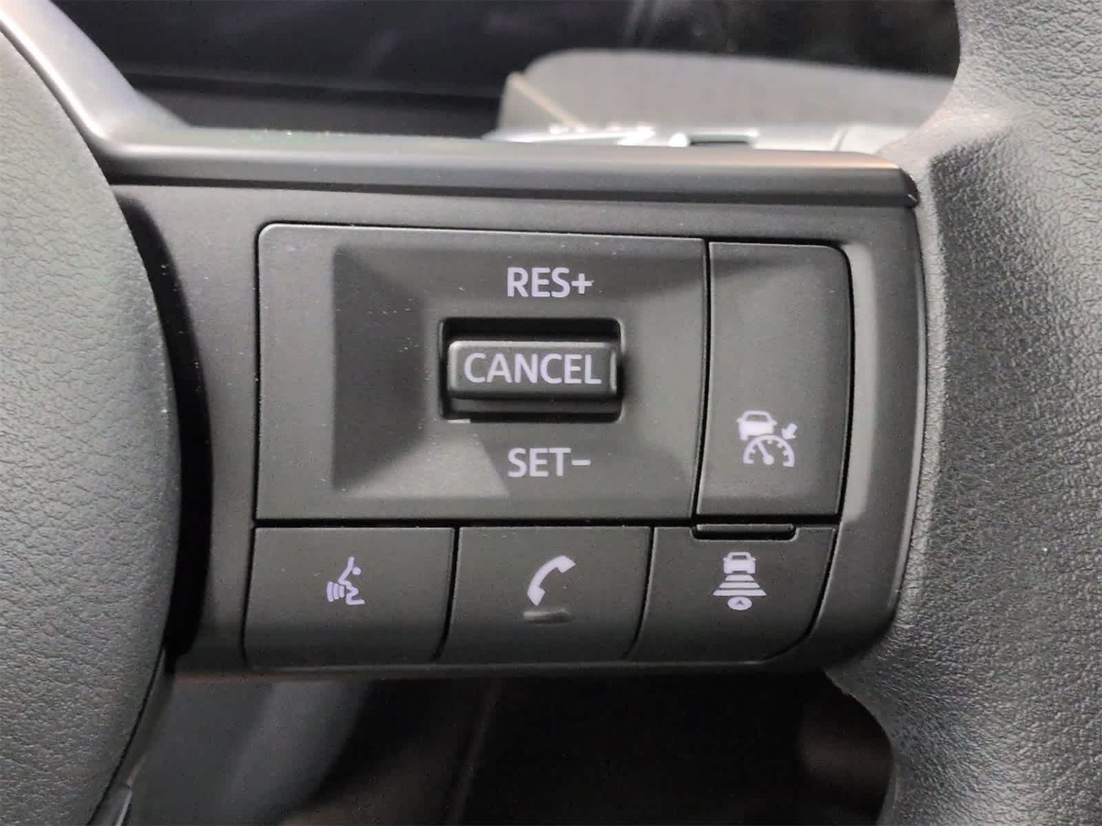 Thumbnail: 2025 Nissan Kicks - 25