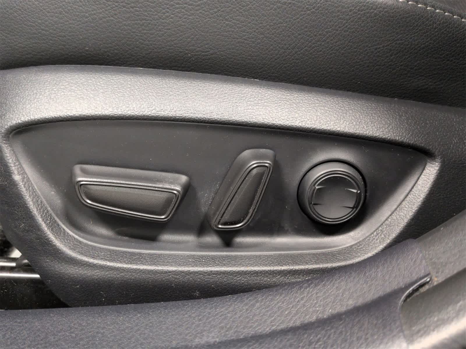 Thumbnail: 2023 Toyota Camry - 18