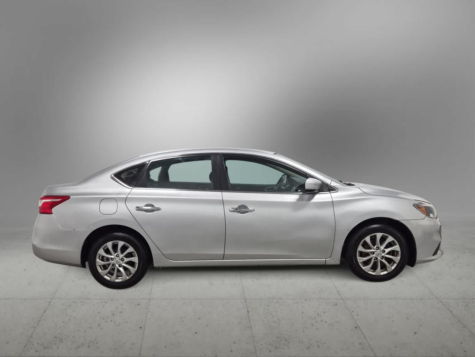 Thumbnail: 2018 Nissan Sentra - 9