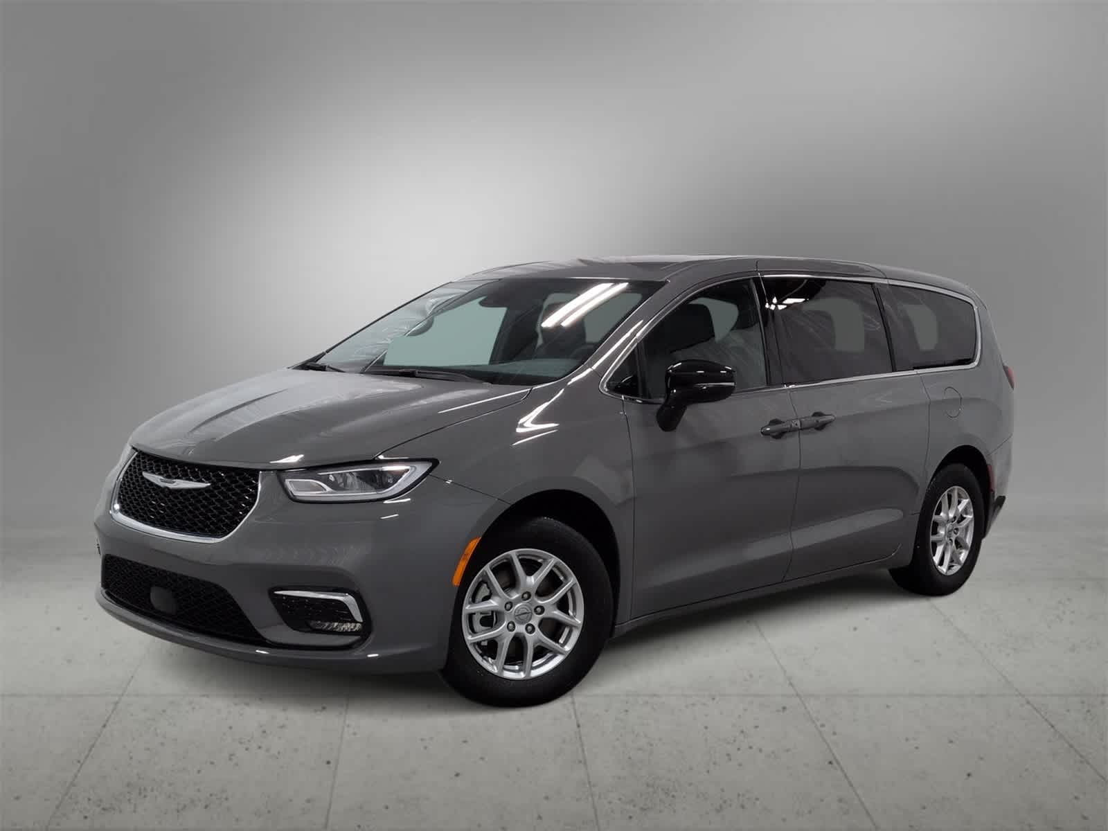 2025 Chrysler Pacifica Select's photo