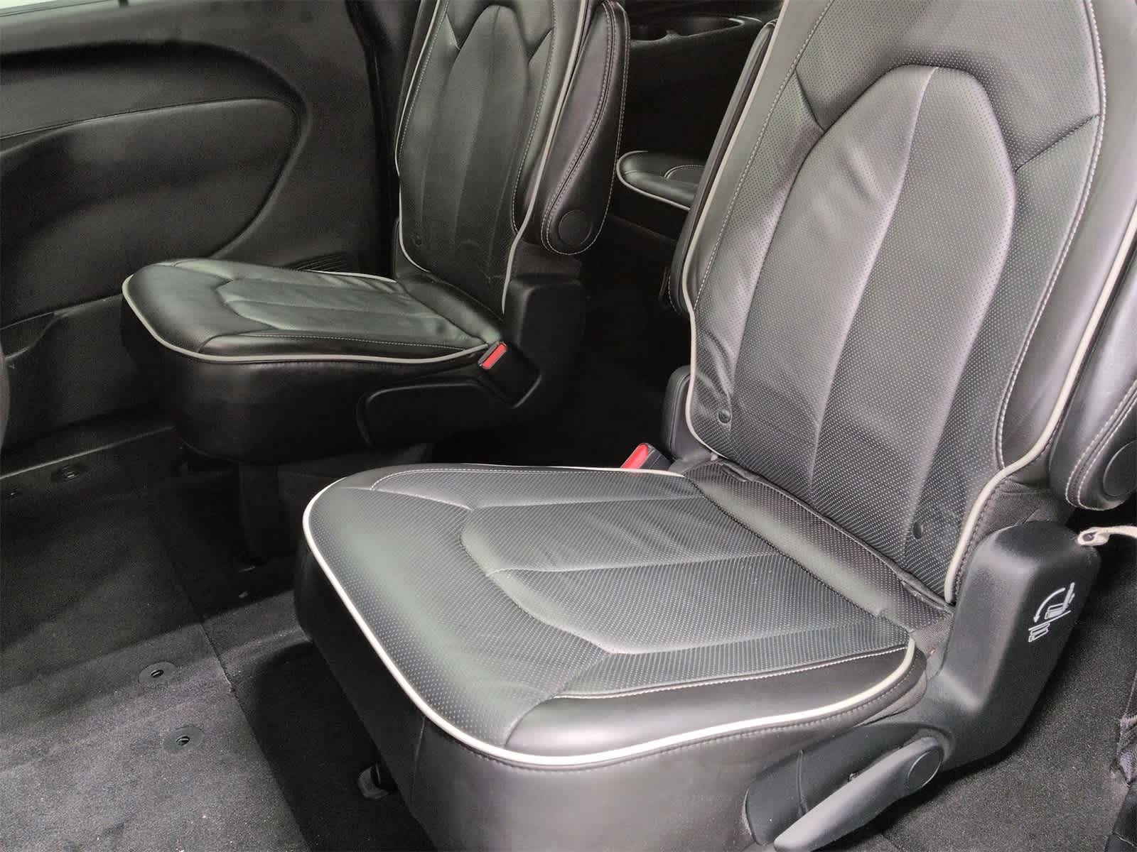 Thumbnail: 2025 Chrysler Pacifica - 21