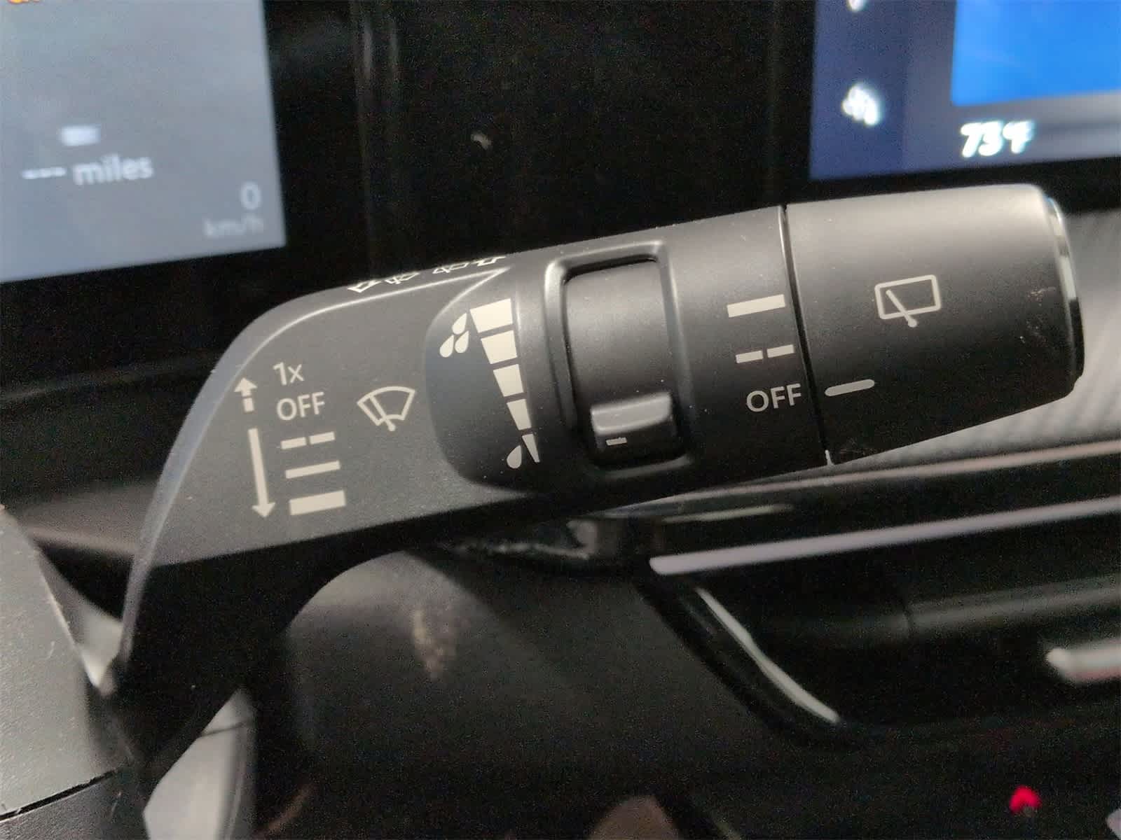 Thumbnail: 2025 Nissan Kicks - 26