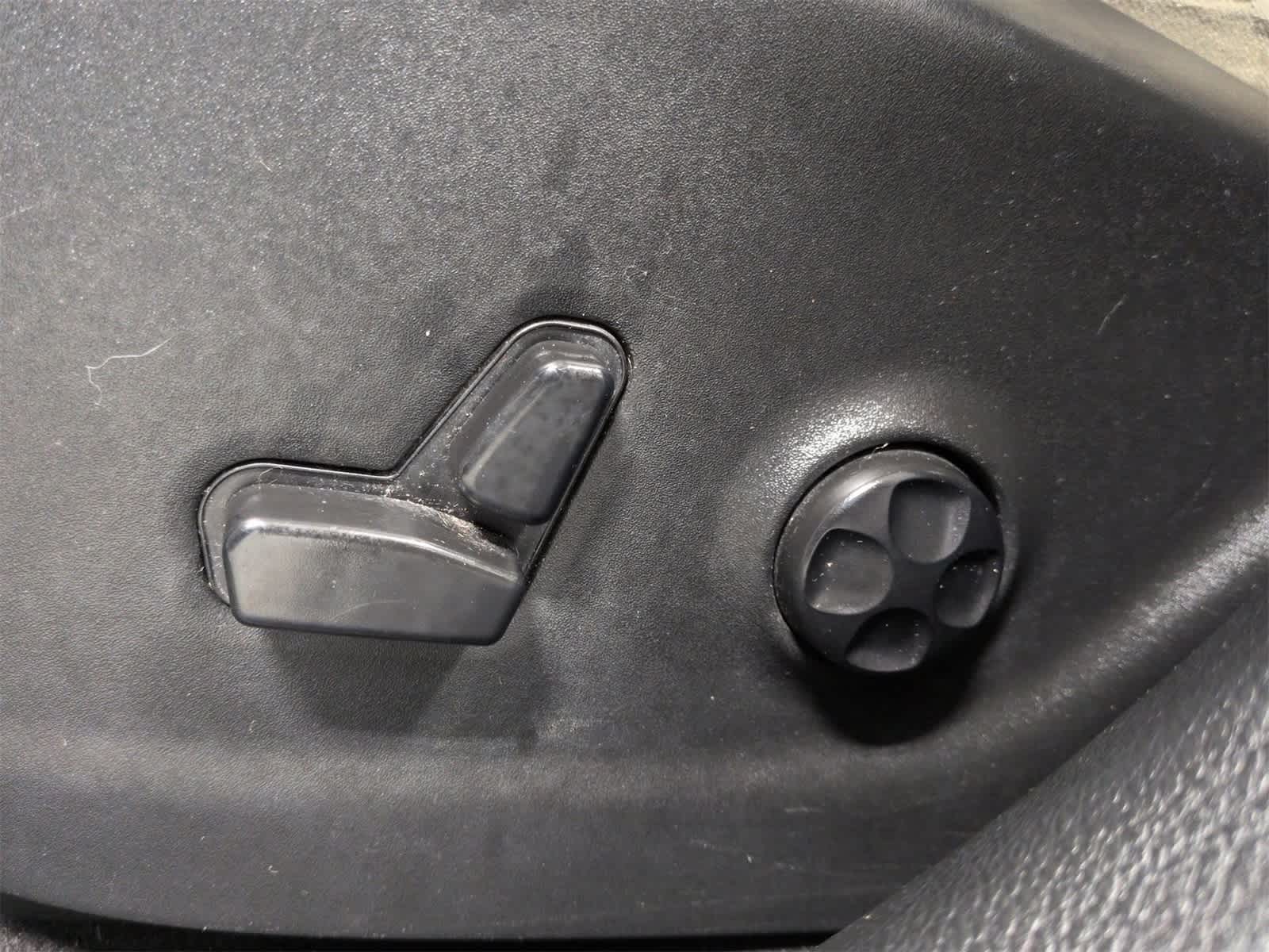 Thumbnail: 2016 Jeep Cherokee - 18