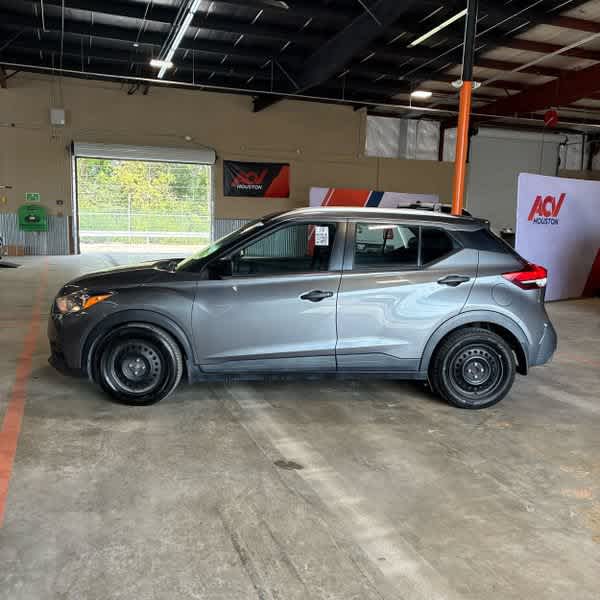 Used 2019 Nissan Kicks S with VIN 3N1CP5CU1KL492017 for sale in Farmington, MI