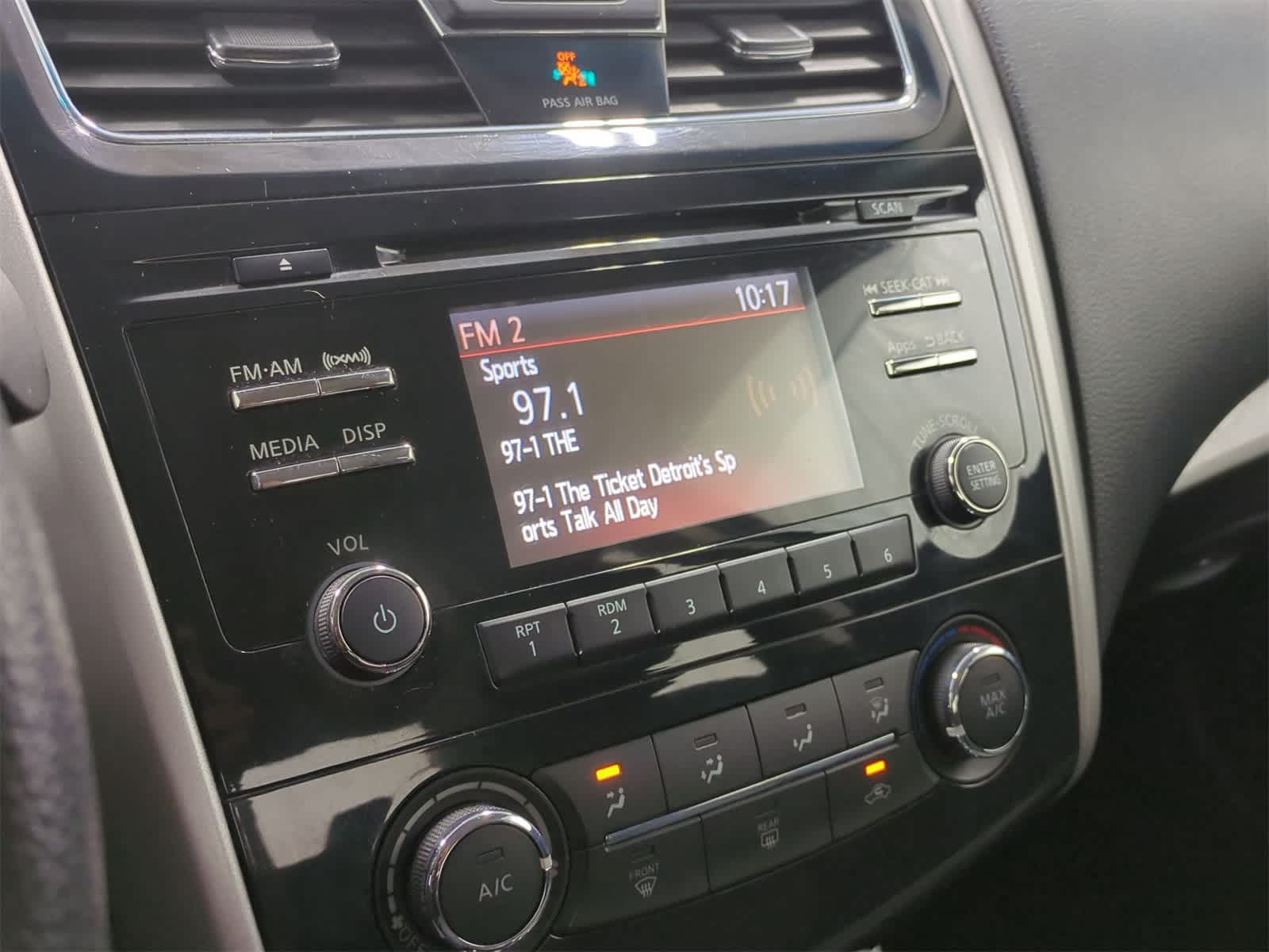 Thumbnail: 2015 Nissan Altima - 28