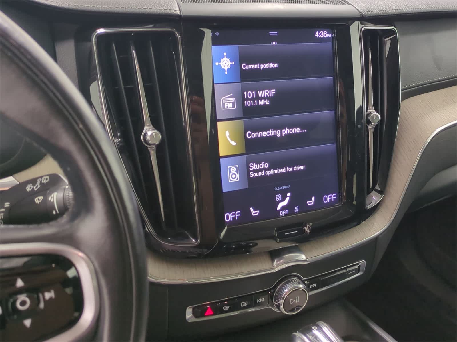 Thumbnail: 2018 Volvo XC60 - 28