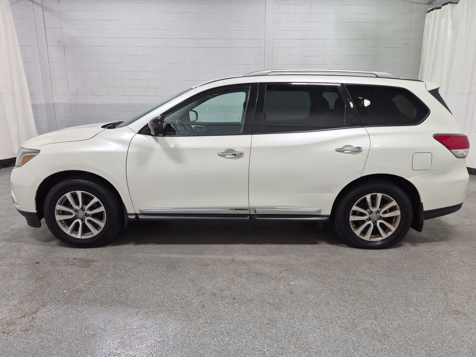 Thumbnail: 2015 Nissan Pathfinder - 11