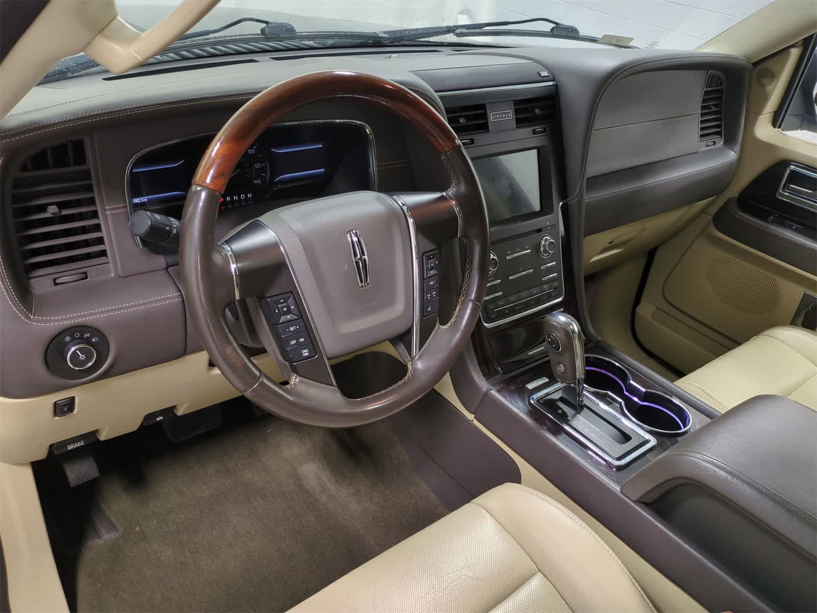Thumbnail: 2017 Lincoln Navigator - 10