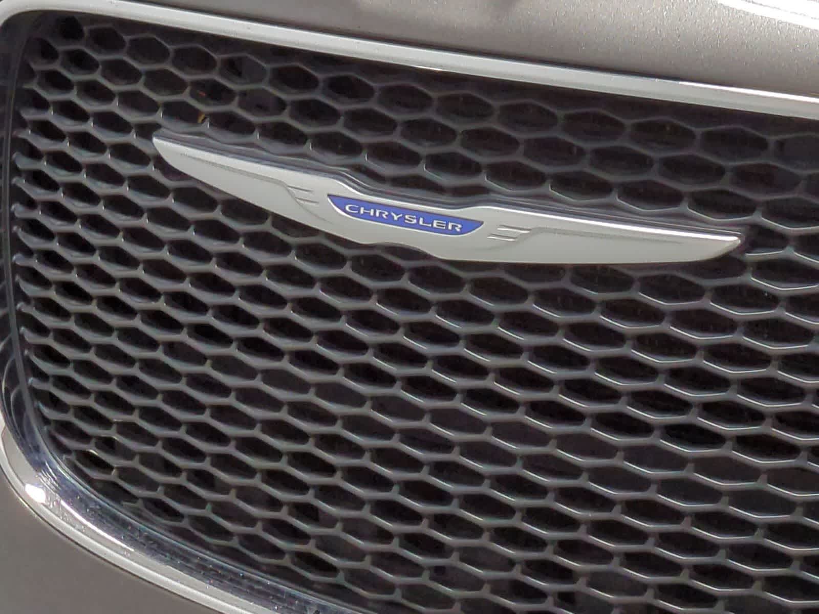 Thumbnail: 2022 Chrysler 300 - 11